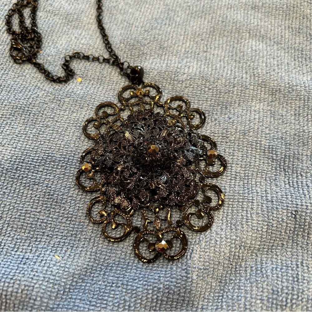 Shiny black Gotham necklace